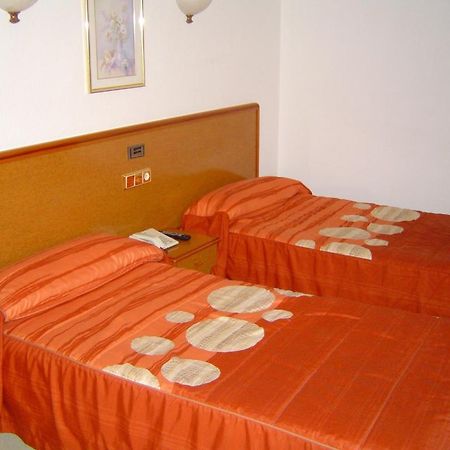 Hotel Lazaro Каламоча Номер фото
