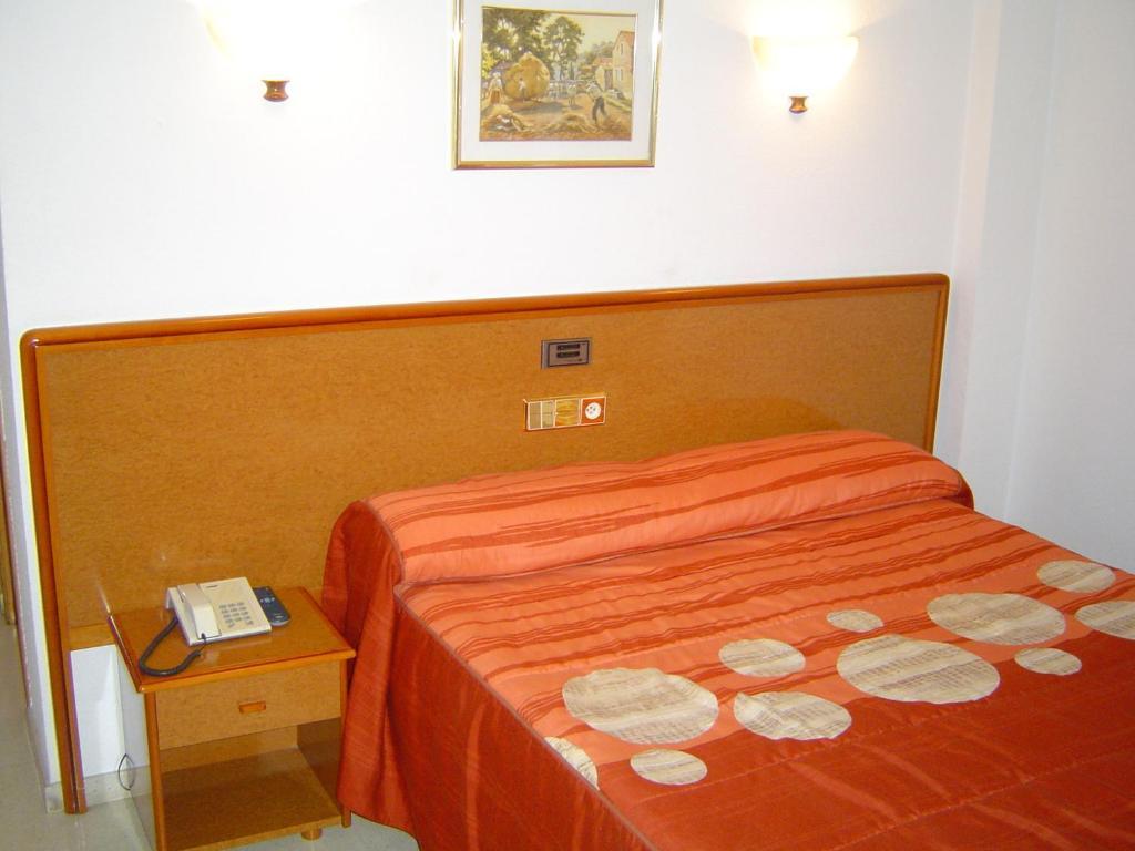 Hotel Lazaro Каламоча Номер фото